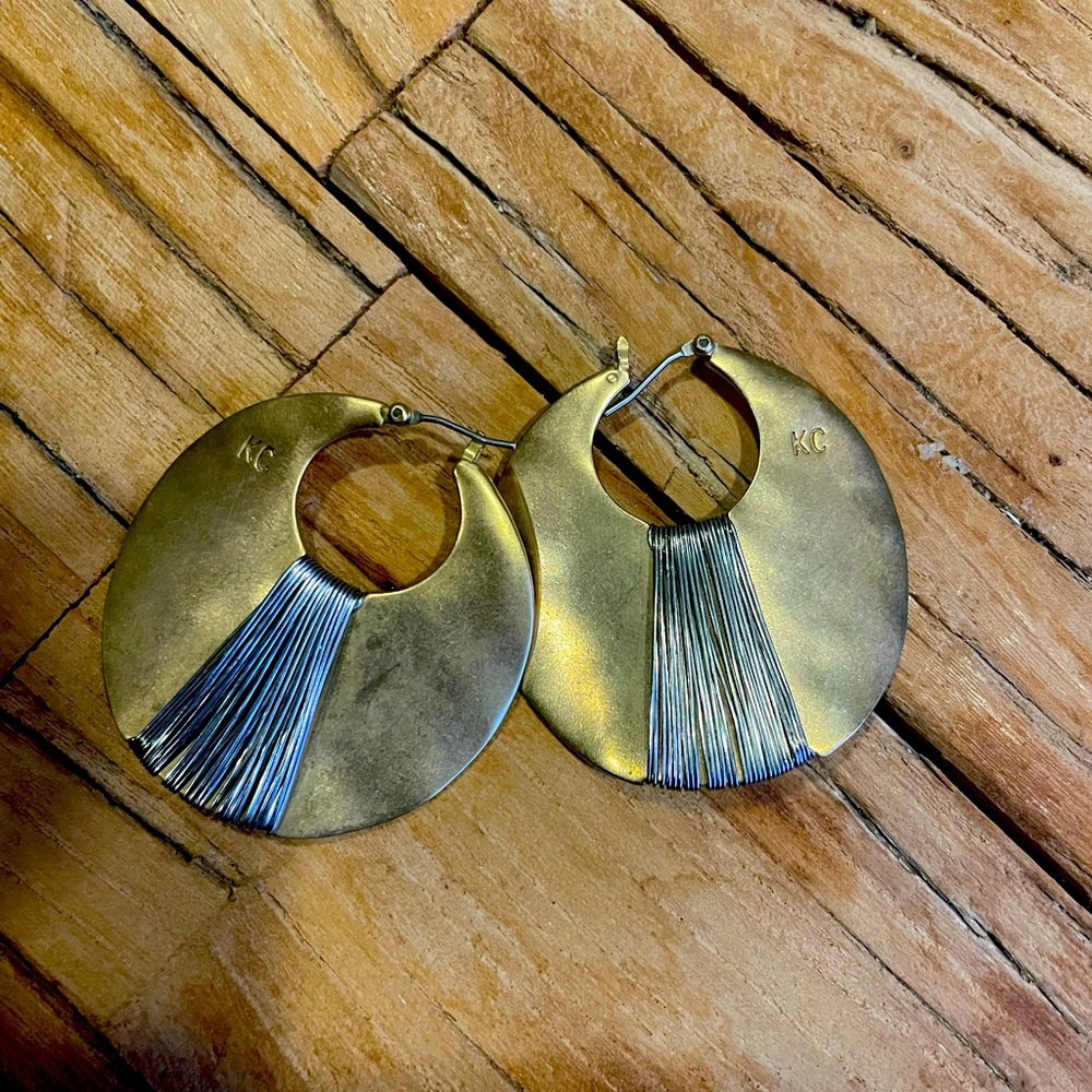 Mixed metal medium hoops